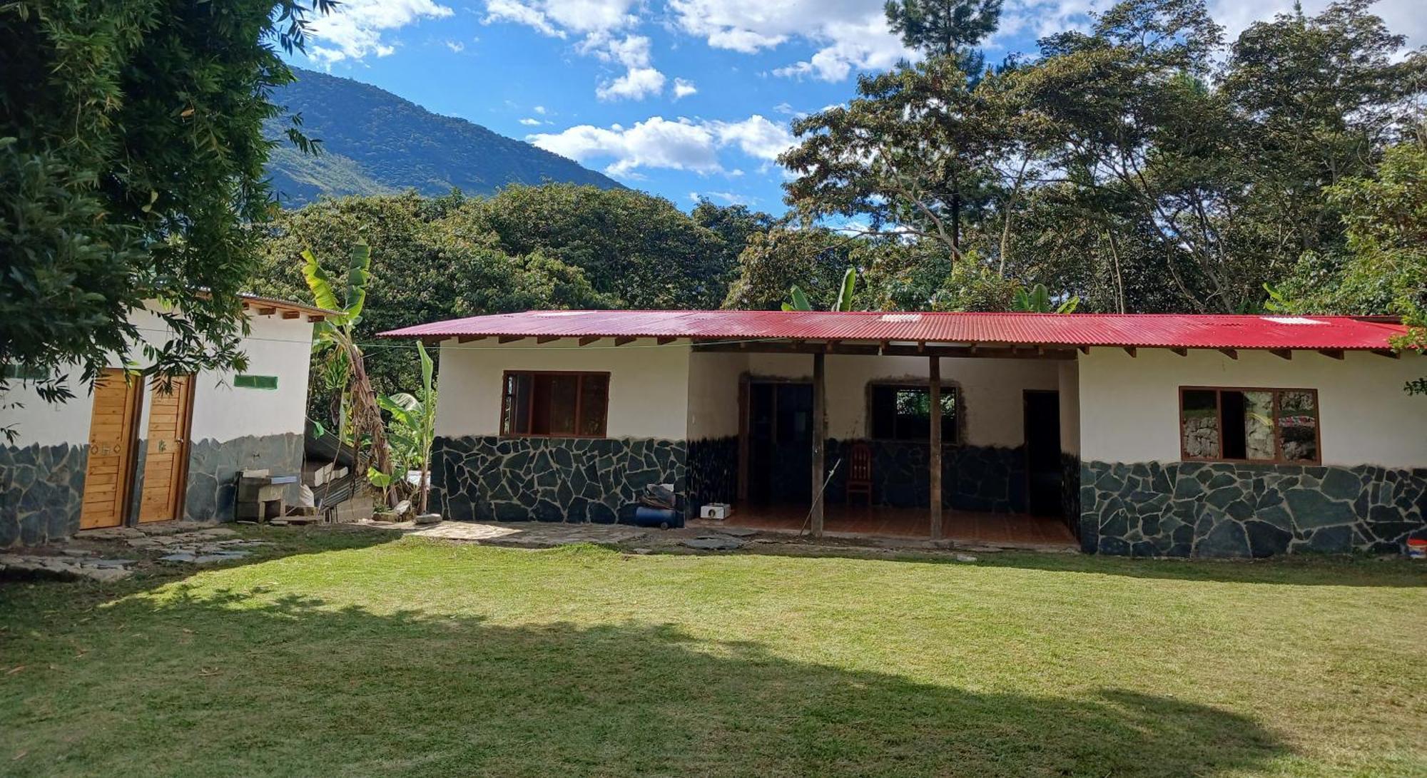 Lia B&B Lucmabamba Sahuayaco Ngoại thất bức ảnh