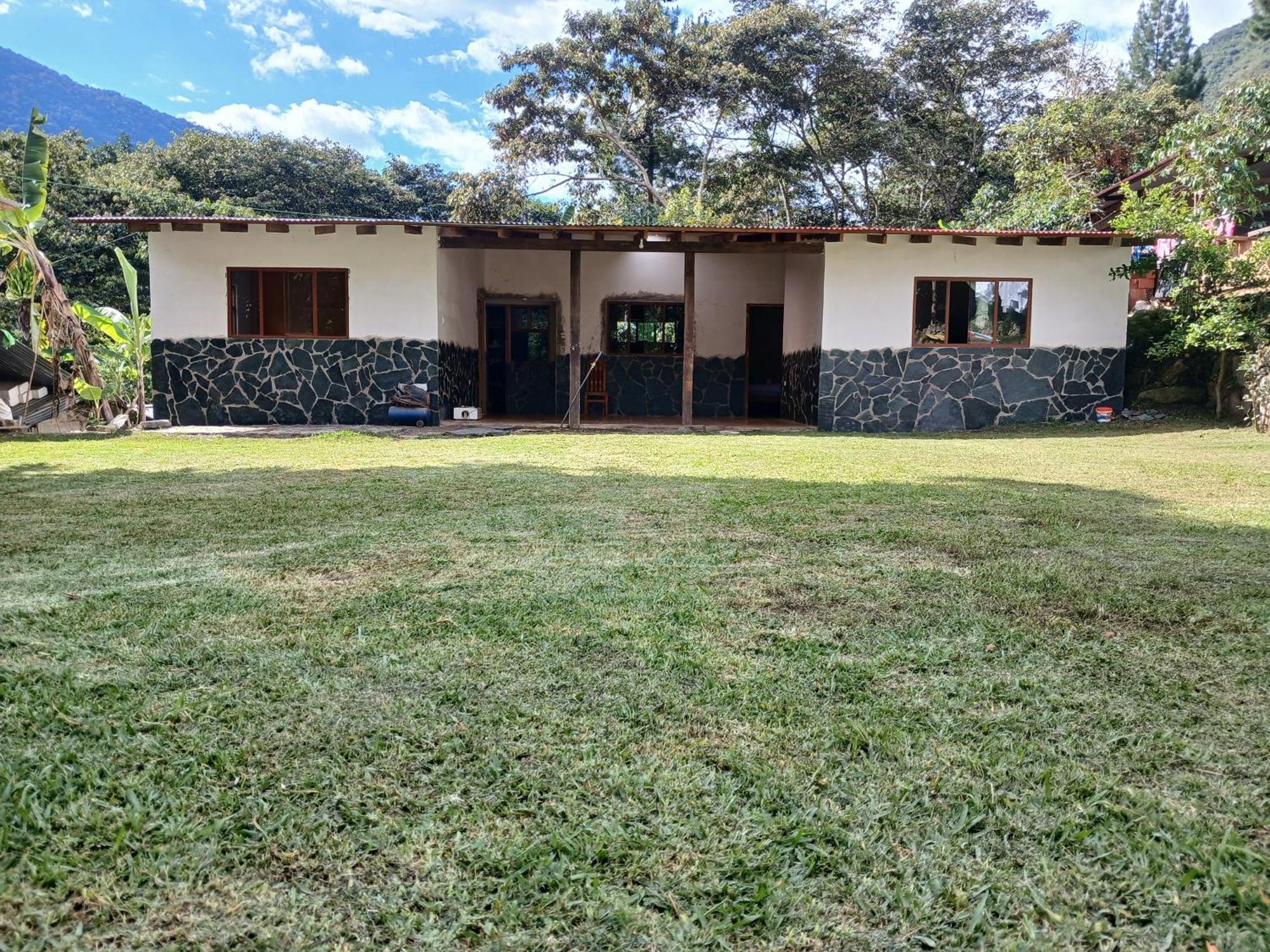 Lia B&B Lucmabamba Sahuayaco Ngoại thất bức ảnh